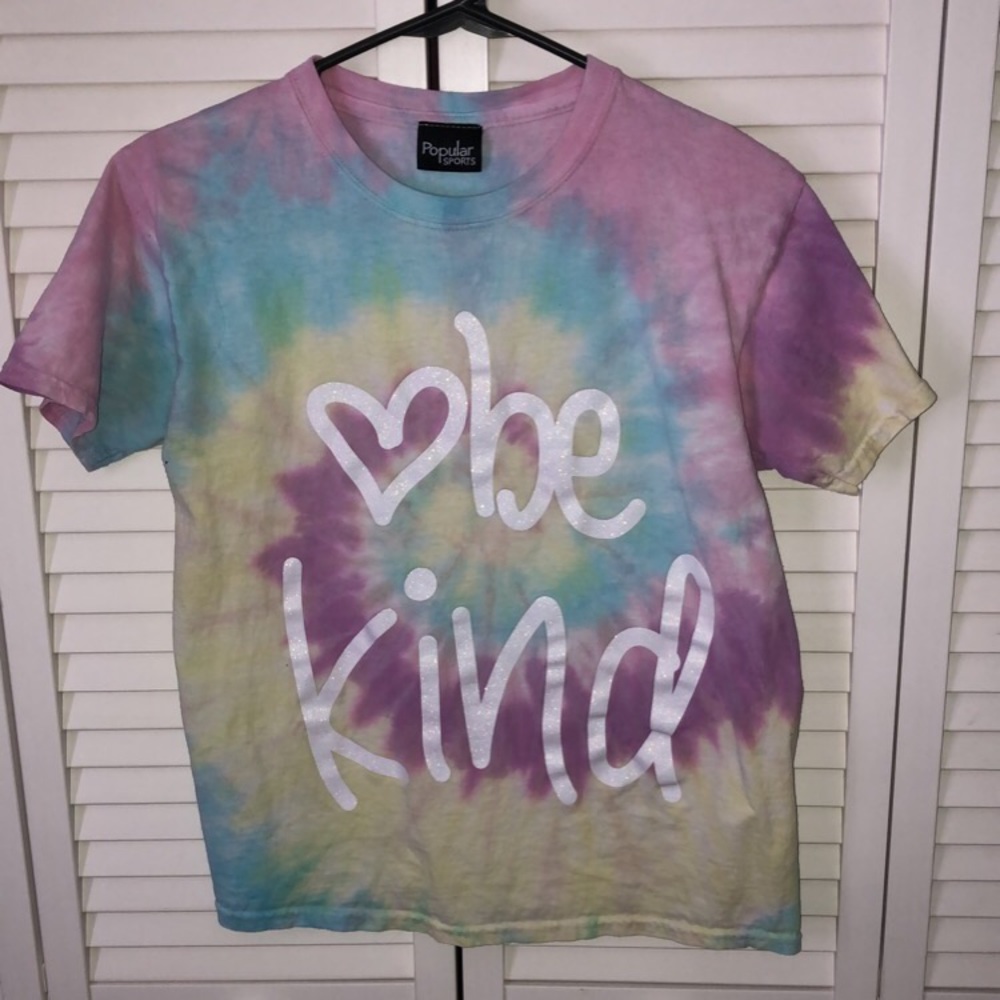 Very slightly cropped t-shirt!